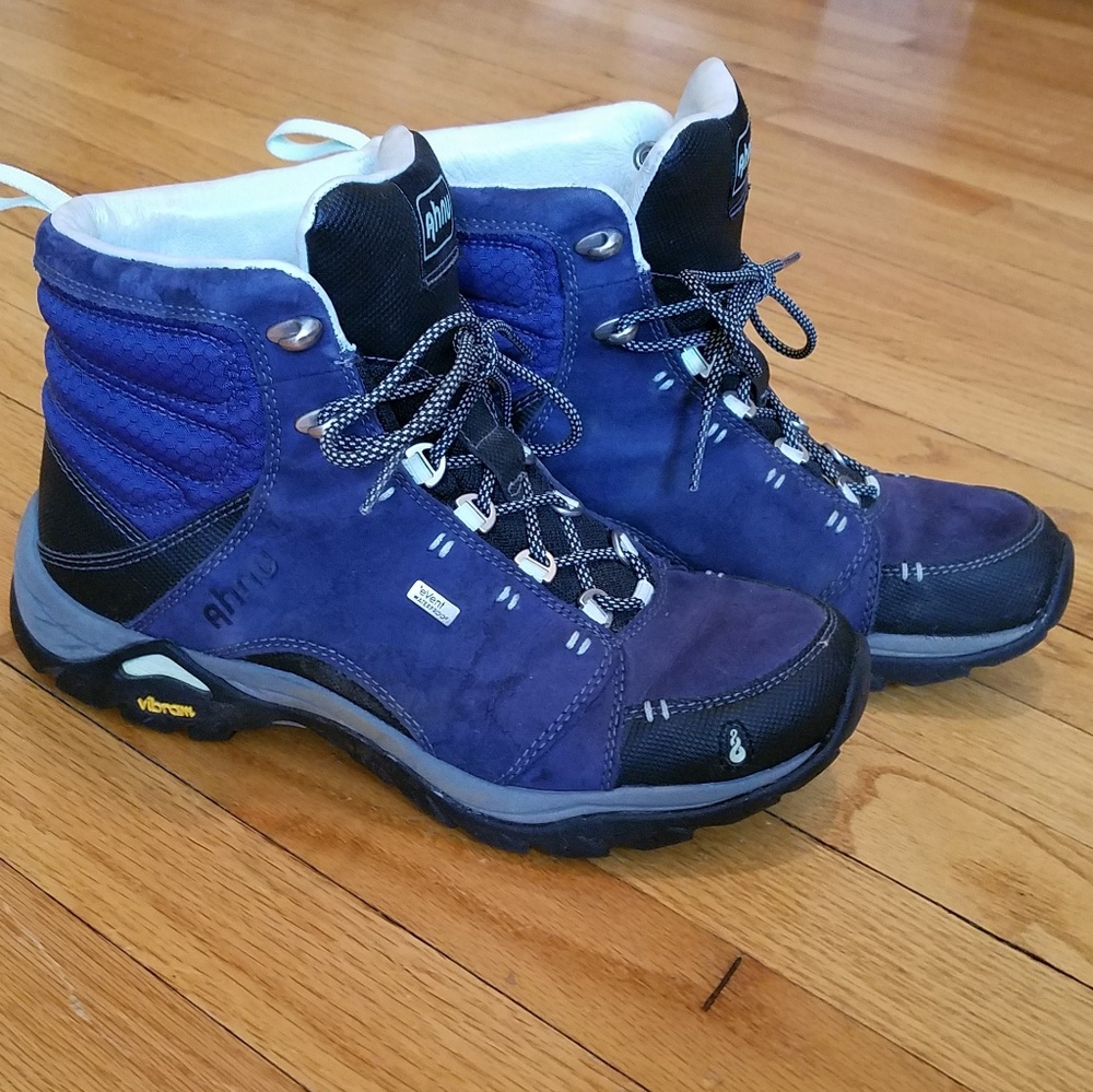 Ahnu hiking boots sz 8